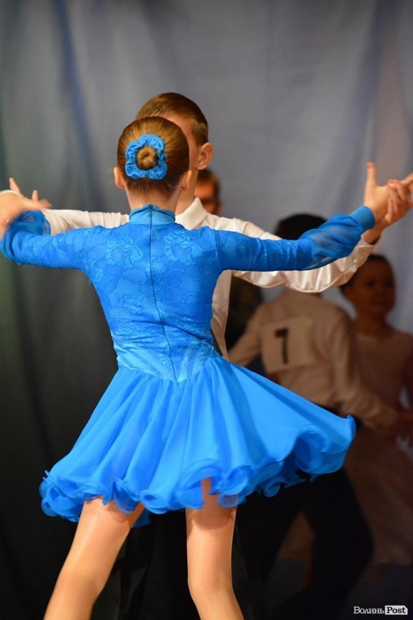 Луцьку сцену запалювали «різдвяні зірочки». ФОТО. ВІДЕО