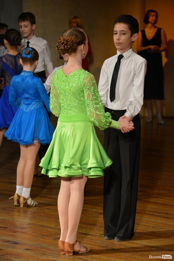 Луцьку сцену запалювали «різдвяні зірочки». ФОТО. ВІДЕО