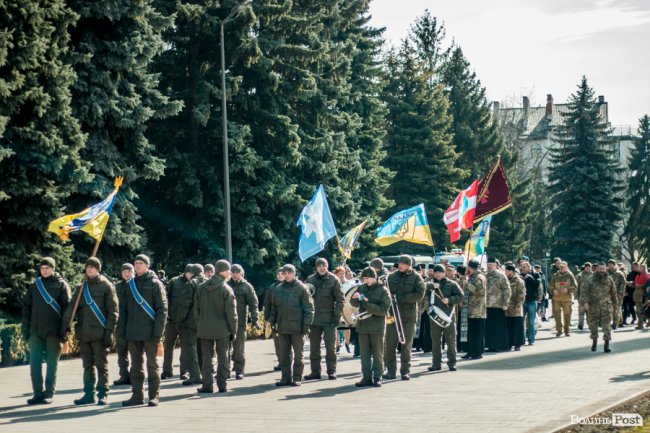 У Луцьку ходою і молитвами вшанували мужність та героїзм добровольців. ФОТО