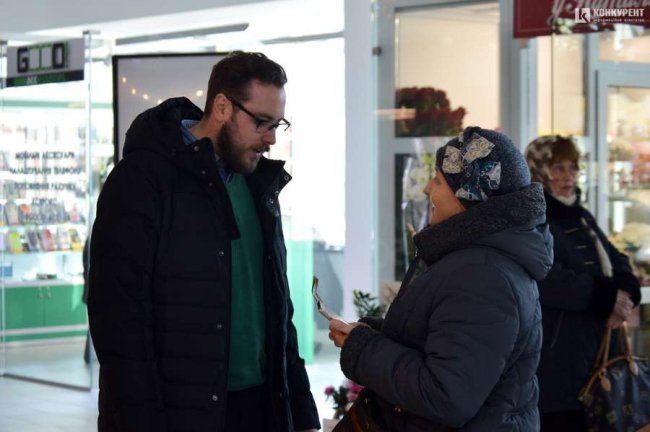 Луцькі пенсіонери переглянули фільм про Реформацію. ФОТО