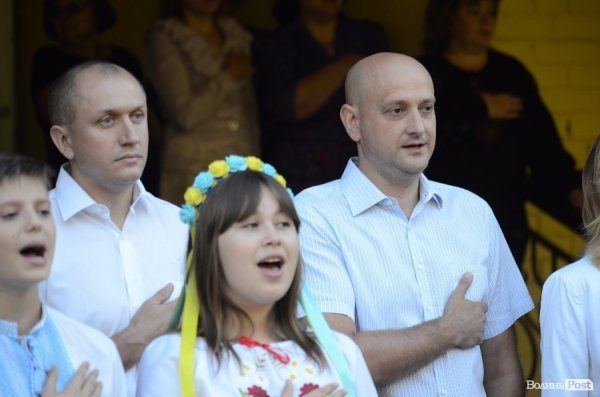 Перший дзвоник у луцьких школах. ФОТОРЕПОРТАЖ