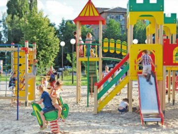 У Луцьку просять облаштувати дитячий майданчик