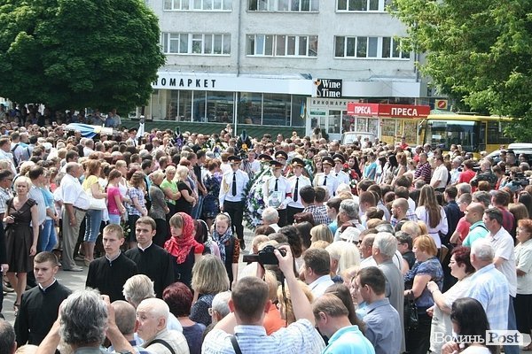 У центрі Луцька відспівали вояків, загиблих під Волновахою. ФОТО