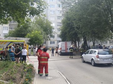 В підвалі багатоповерхівки у Луцьку горіло сміття. ФОТО