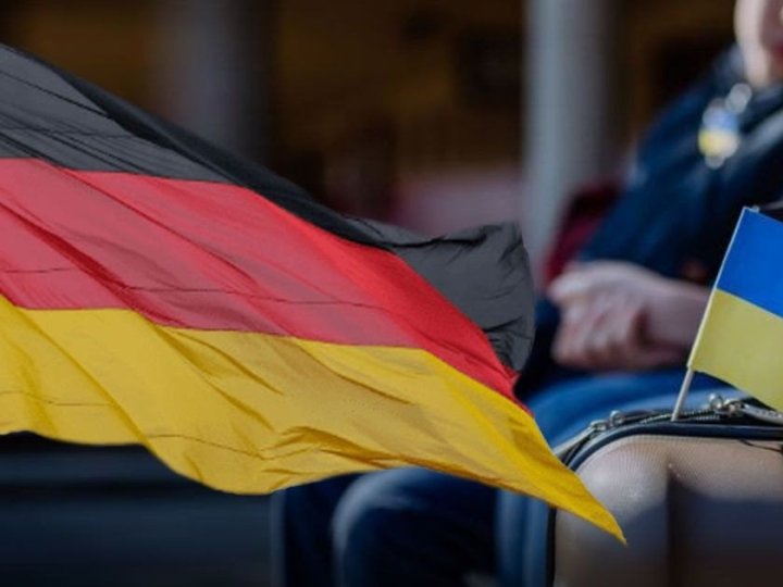 Уряд Мерца готує закон про скорочення виплат українцям в Німеччині — Politico