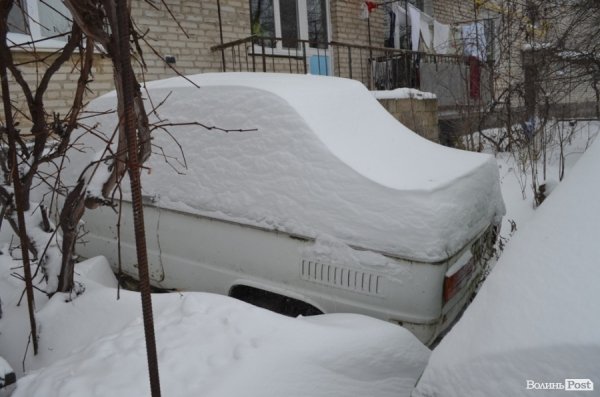 Як Луцьк замело снігом. ФОТО