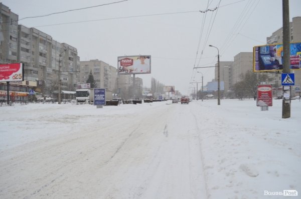 Як Луцьк замело снігом. ФОТО