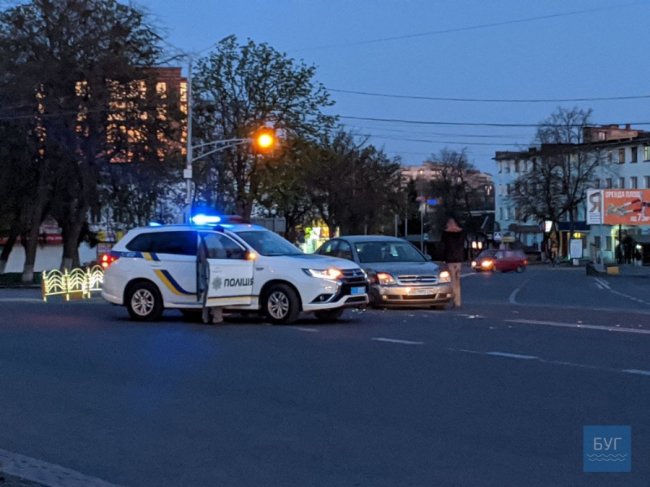 У центрі Володимира-Волинського зіткнулися два легковики. ФОТО