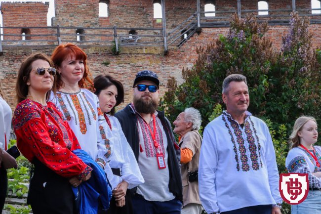 У ВНУ в День вишиванки зібрали для ЗСУ понад 60 тисяч гривень. ВІДЕО, ФОТО