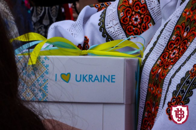 У ВНУ в День вишиванки зібрали для ЗСУ понад 60 тисяч гривень. ВІДЕО, ФОТО