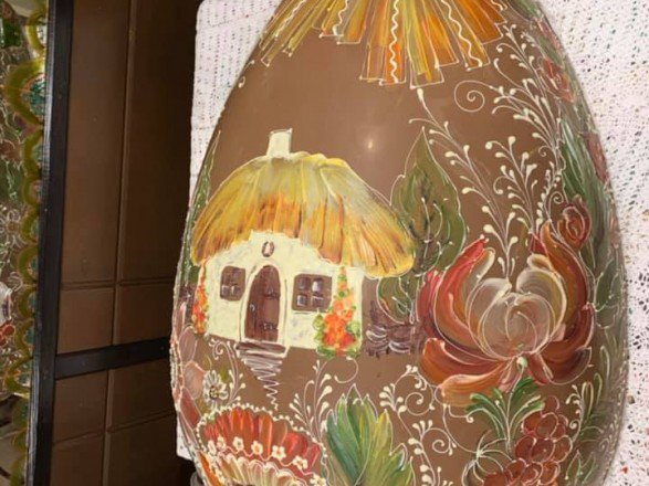 У Житомирі виготовили шоколадну писанку вагою 100 кілограмів. ФОТО