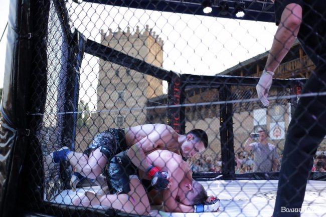 Турнір зі змішаних єдиноборств у Луцькому замку: як це було