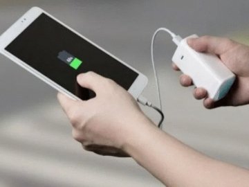 Поліщук закликав лучан зарядити телефони і павербанки та зробити запаси води