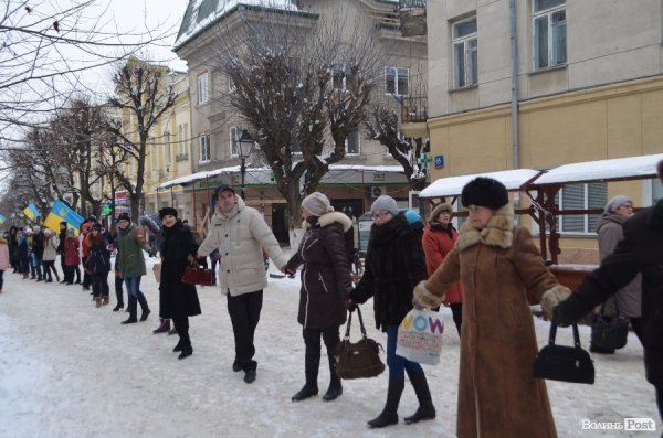 Ланцюг єднання в Луцьку. ФОТО