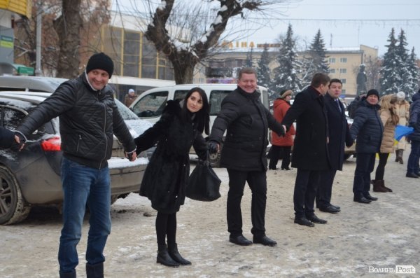 Ланцюг єднання в Луцьку. ФОТО