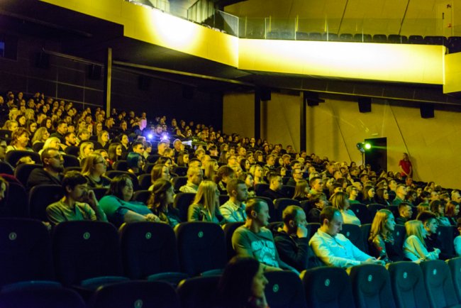 Душевно і «для своїх»: у луцькому «Промені» виступив гурт «Один в каное». ФОТО