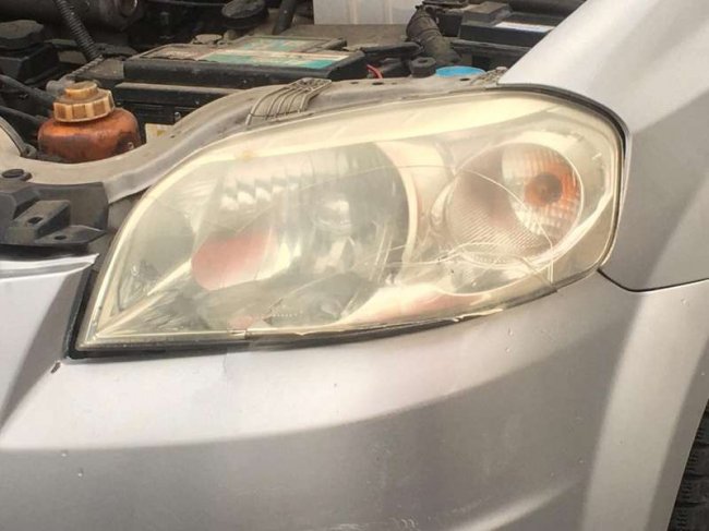 У центрі Луцька зіткнулися учбовий автомобіль та Mazda. ФОТО