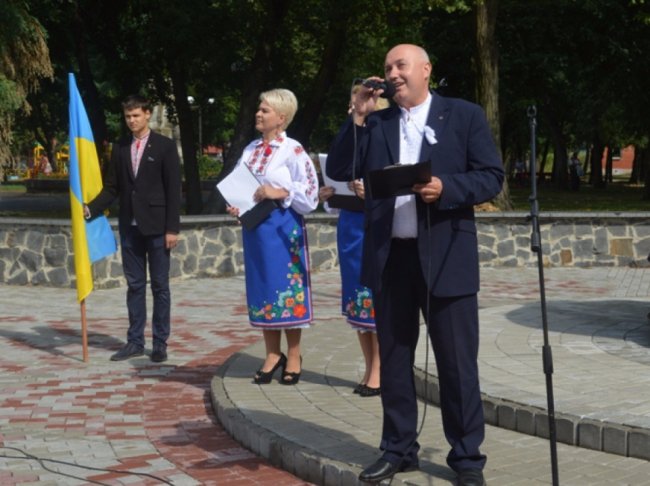 У жовто-блакитному одязі та з парасолями: у Ковелі відзначили День Прапора