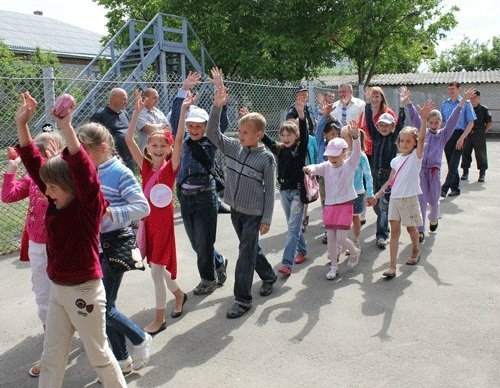 Школярів Луцька познайомили з чотирилапими «міліціонерами»