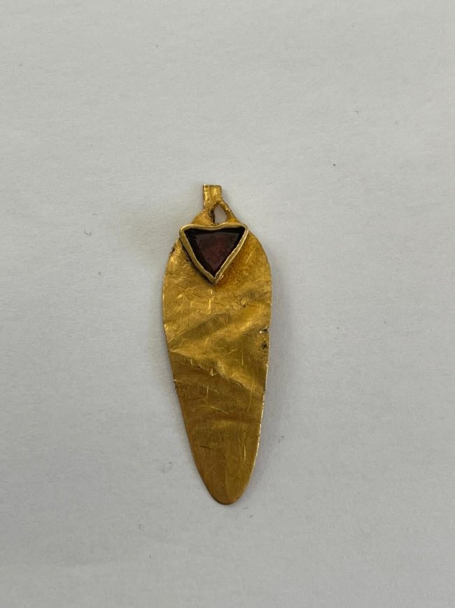 На «Ягодині» затримали кур'єра, який хотів вивезти за кордон ювелірні прикраси часів Скіфської доби. ФОТО