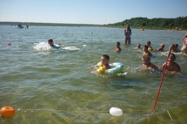 На Світязі для дітей організували спортивне свято на воді. ФОТО
