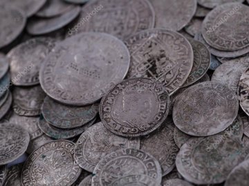 Суд конфіскував у волинянина незвичну контрабанду – 110 древніх монет