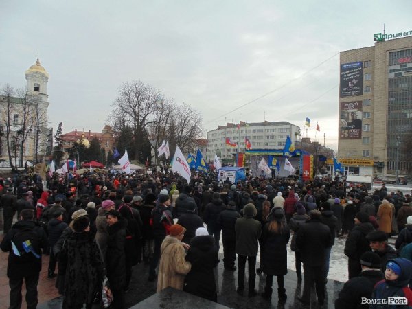 Народне віче «Геть Башкаленка!» у Луцьку. ФОТО. ВІДЕО