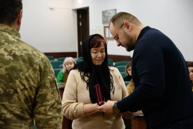 У Луцьку вручили державні нагороди родинам загиблих захисників. ФОТО