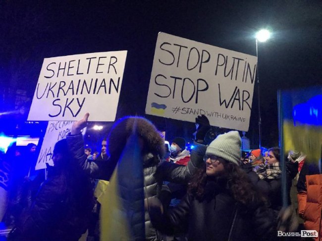 «Слава ЗСУ»: волинська студентка показала антипутінський мітинг у Варшаві. ФОТО 