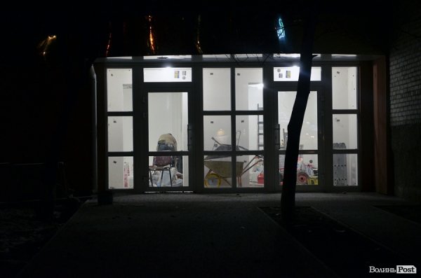 Будівельники тут працюють допізна