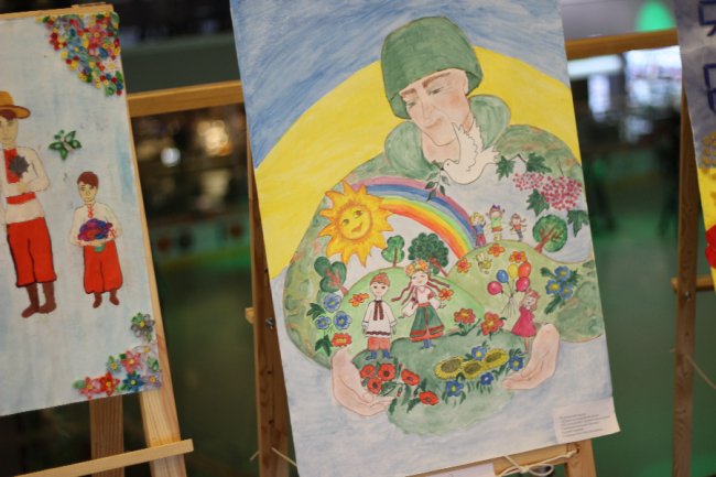 У «ПортCity» – виставка робіт юних патріотів Волині