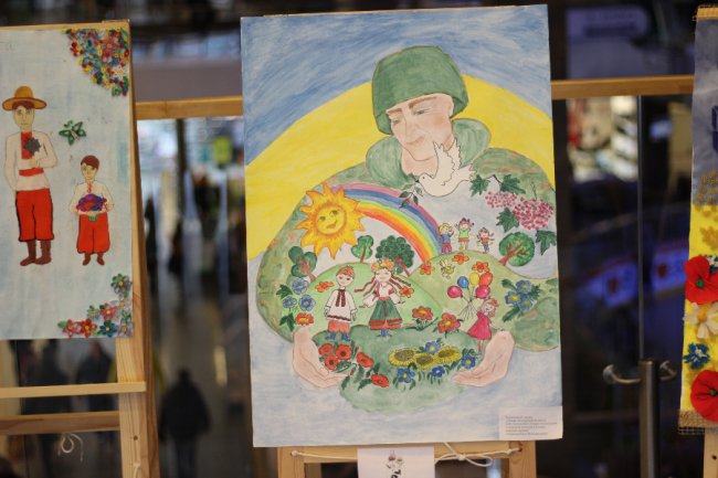 У «ПортCity» – виставка робіт юних патріотів Волині