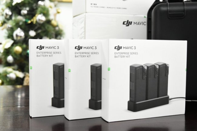 Із Луцька передали військовим дрони та електроніку