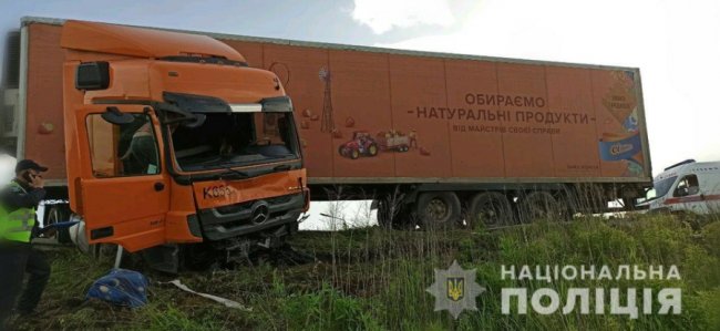 На Рівненщині зіткнулися фура і три легковики: четверо загиблих. ФОТО