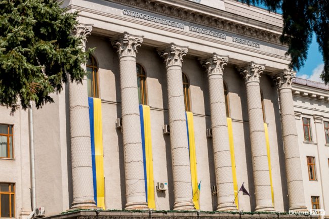 Синьо-жовтий Луцьк: як місто чепуриться до святкувань. ФОТО