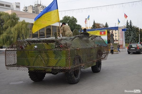 Батальйону «Айдар» подарували «броньовика». ФОТО