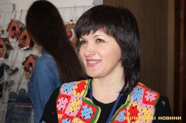 Заради благодійності у Луцьку продають рукотворні валентинки