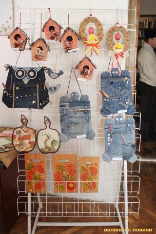 Заради благодійності у Луцьку продають рукотворні валентинки