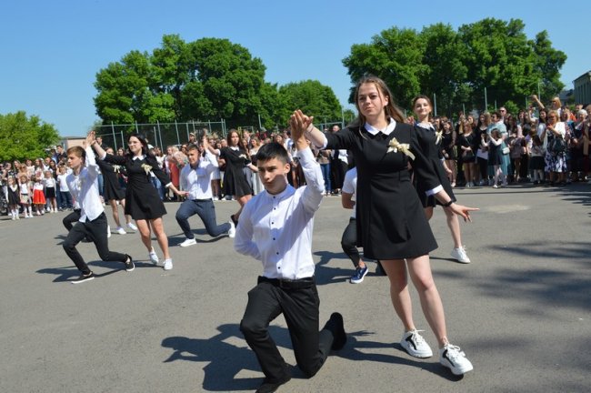 Як у школах Ковеля провели останній дзвоник. ФОТО