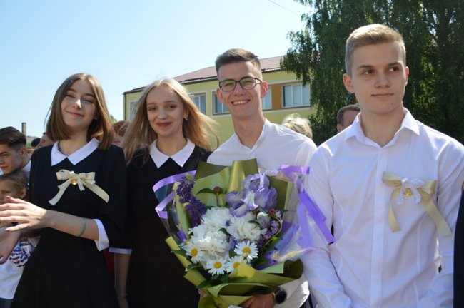 Як у школах Ковеля провели останній дзвоник. ФОТО