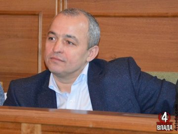 Без житла, але з дорогими авто і годинником: статки депутата Волиньради 