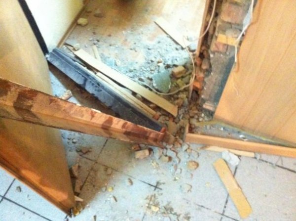 Фото розгромленого офісу