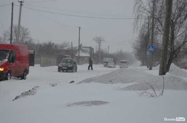 Снігові «страждання» пасажирів Луцька. ФОТО