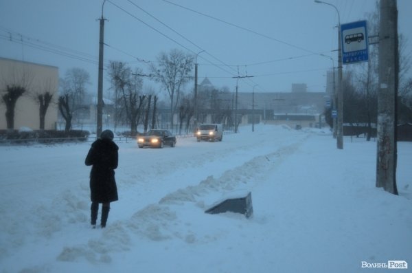 Снігові «страждання» пасажирів Луцька. ФОТО