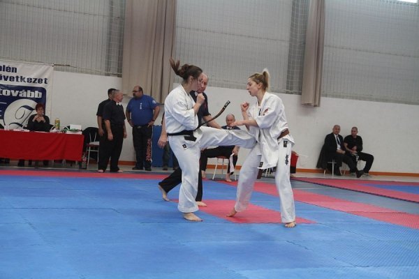 Луцькі каратисти привезли з Угорщини «золото» і «срібло». ФОТО