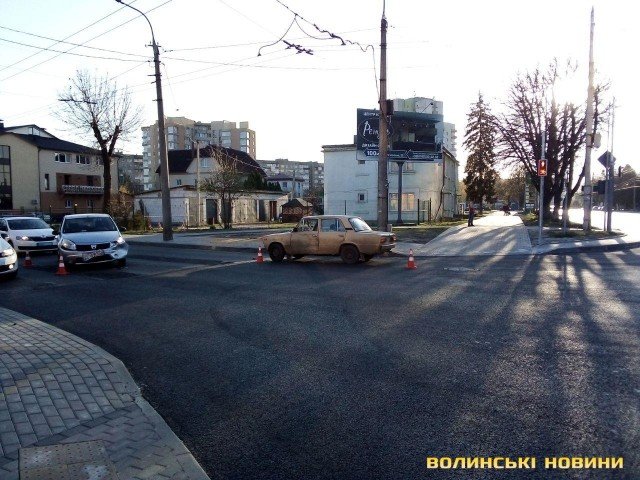 У Луцьку – подвійна ДТП: винуватець аварії втік. ФОТО