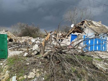 На Луганщині окупанти обстріляли спорткомплекс і щонайменше 15 житлових будинків: є загиблі