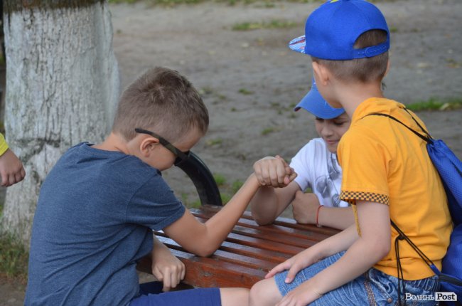 Дітям атовців влаштували екскурсію Луцьким зоопарком