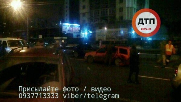 Аварія у Києві: розбито 6 автівок