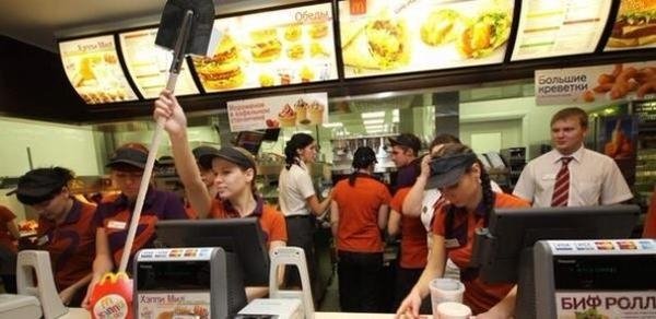 «Русскоє достоїнство»: людей годували з лопат. ФОТО